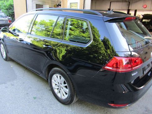 Used 2017 Volkswagen Golf S FWD image 3