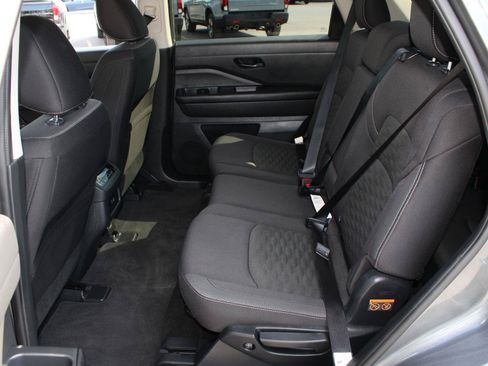 Used 2025 Nissan Pathfinder SV AWD/4WD image 18