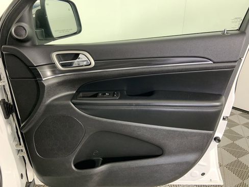 Used 2021 Jeep Grand Cherokee Limited image 24