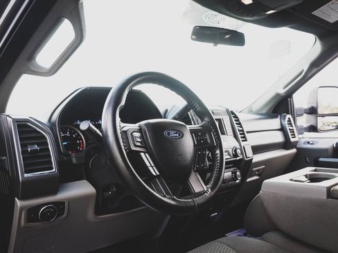 Used 2018 Ford F250 XLT image 2