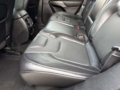 Used 2020 Jeep Cherokee Limited AWD/4WD image 15