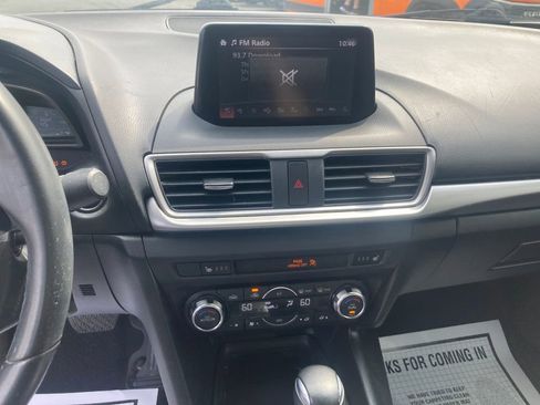 Used 2018 MAZDA MAZDA3 Touring image 23