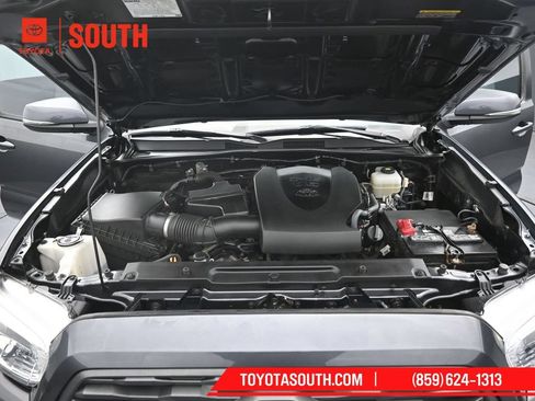 Used 2020 Toyota Tacoma TRD Off-Road AWD/4WD image 44