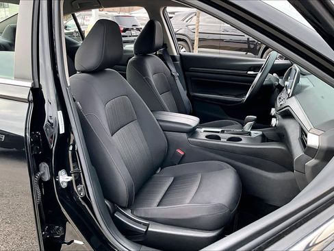 Used 2025 Nissan Altima 2.5 SV image 9