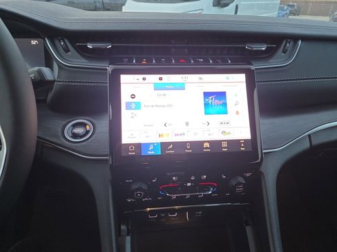 New 2025 Jeep Grand Cherokee L Limited w/ Luxury Tech Group II image 11