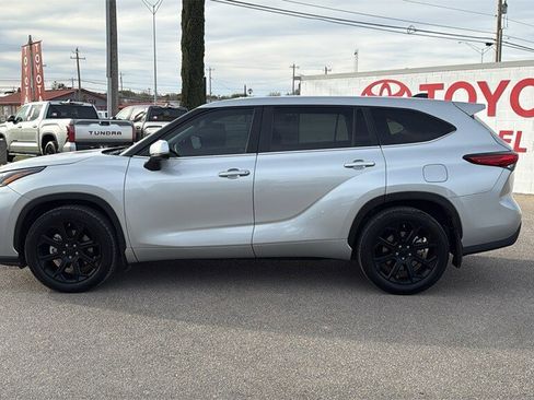 Used 2023 Toyota Highlander LE image 5