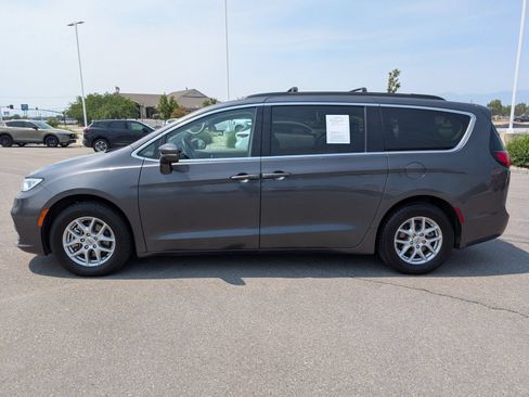 Used 2022 Chrysler Pacifica Touring-L FWD image 6