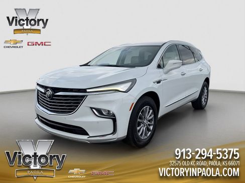 Used 2023 Buick Enclave Essence FWD image 1