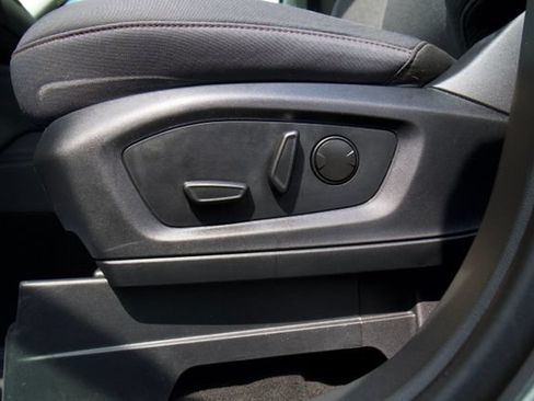 Used 2025 Ford Explorer Active AWD/4WD image 15
