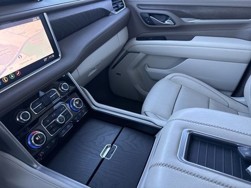 Used 2021 GMC Yukon Denali w/ Denali Premium Package image 35