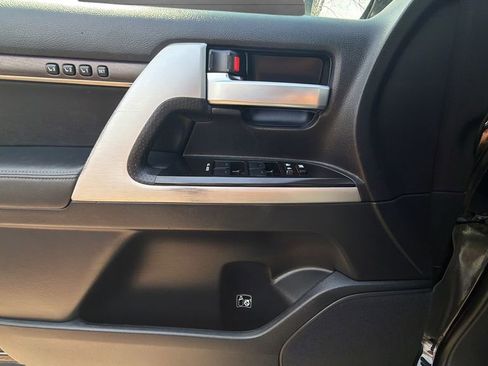 Used 2016 Toyota Land Cruiser w/ Four Season Floor Mat Package AWD/4WD image 23