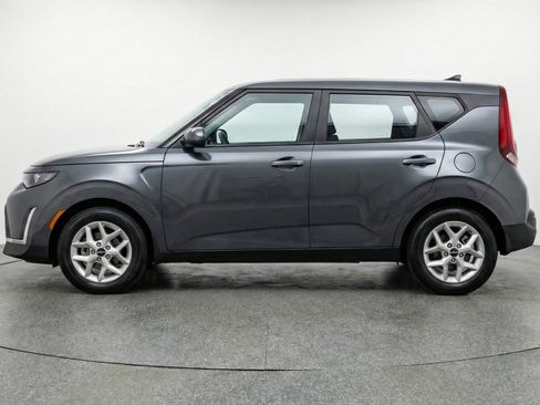 Used 2025 Kia Soul LX w/ LX Technology Package image 5