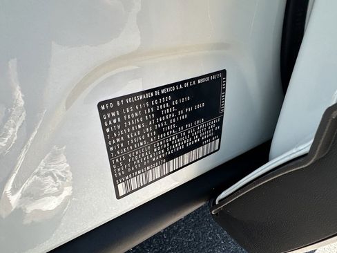 New 2025 Volkswagen Tiguan SE image 19