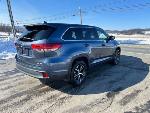 Used 2017 Toyota Highlander AWD V6 image 9