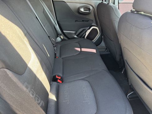 Used 2016 Jeep Renegade Latitude image 10