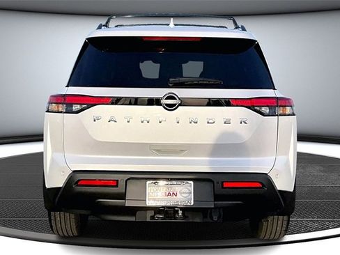 New 2025 Nissan Pathfinder SV image 4