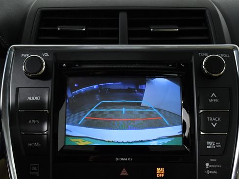 Used 2017 Toyota Camry XLE image 17