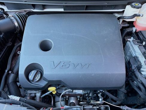 Used 2023 Chevrolet Traverse High Country w/ LPO, Floor Liner Package FWD image 33