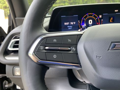 Used 2025 Chevrolet Traverse LT w/ Midnight/Sport Edition FWD image 19