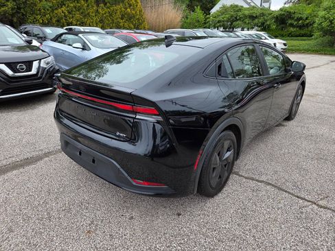 Used 2024 Toyota Prius LE FWD image 5