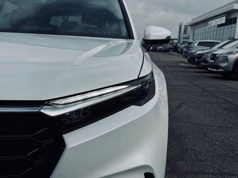 Used 2023 Honda CR-V EX-L image 3