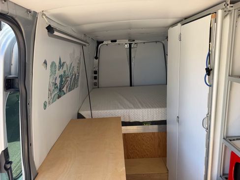 Used 2019 Mercedes-Benz Sprinter 2500 image 18