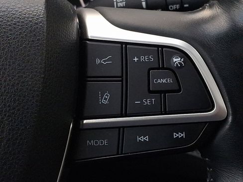 Used 2022 Toyota Highlander XLE image 23