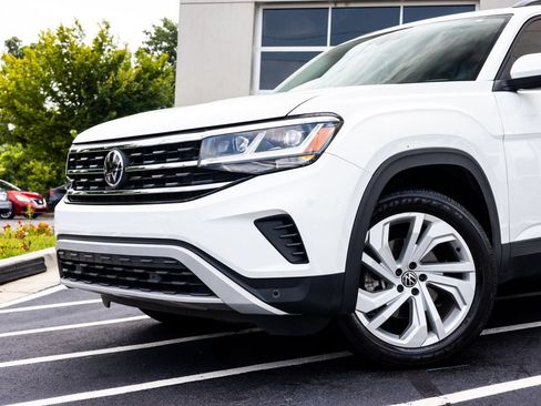 Used 2021 Volkswagen Atlas SE w/ Panoramic Sunroof Package FWD image 3