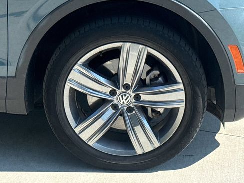 Used 2021 Volkswagen Tiguan SEL AWD/4WD image 11