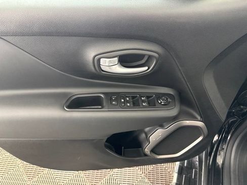 Used 2023 Jeep Renegade Latitude AWD/4WD image 20