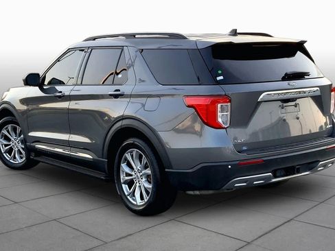 Used 2021 Ford Explorer XLT w/ Equipment Group 202A AWD/4WD image 12