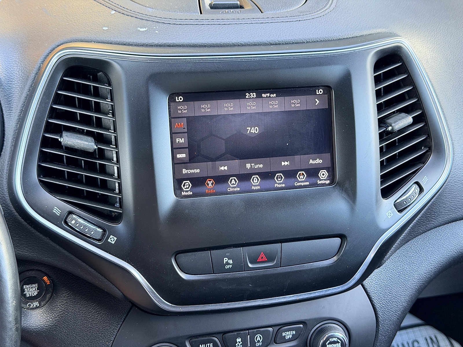Used 2020 Jeep Cherokee Latitude Plus AWD/4WD image 30