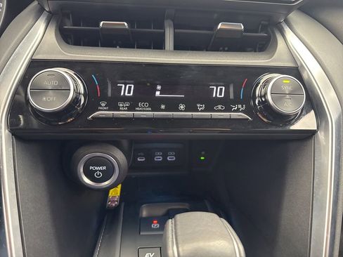 Used 2023 Toyota Venza LE AWD/4WD image 19