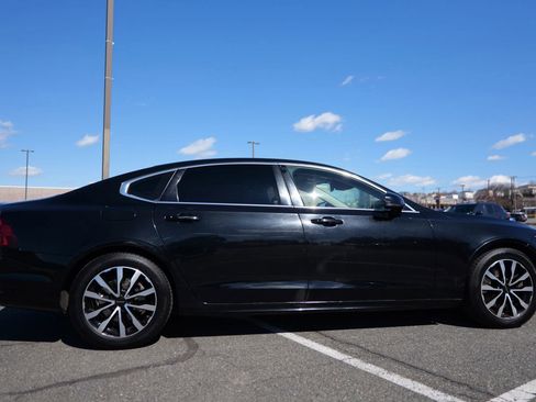 Used 2021 Volvo S90 T6 Momentum image 11