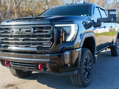 Used 2024 GMC Sierra 2500 AT4 w/ AT4 Preferred Package image 2