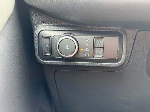 Used 2025 Ford Explorer Active w/ Active Comfort Package RWD image 4