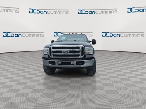 Used 2005 Ford F250 Lariat image 4