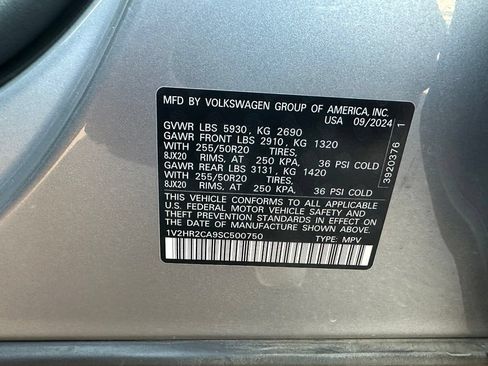 Used 2025 Volkswagen Atlas SE AWD/4WD image 9