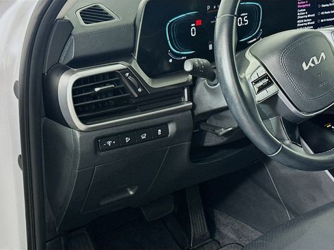 Used 2025 Kia Telluride S image 17