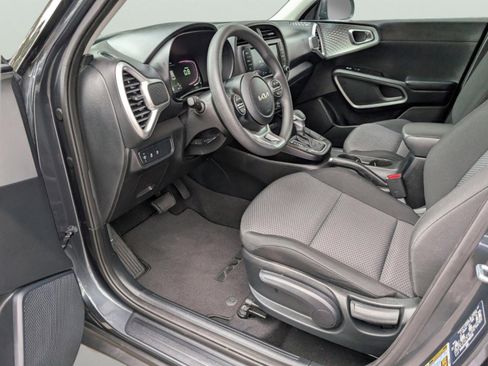 Used 2023 Kia Soul LX w/ LX Technology Package image 27