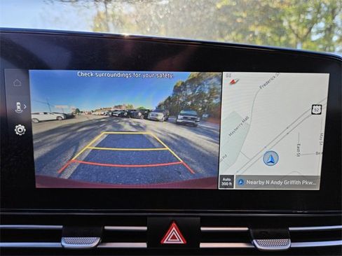 Used 2023 Hyundai Elantra SEL w/ Convenience Package image 21