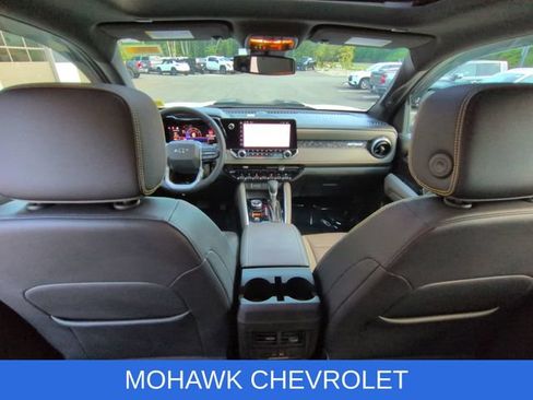 Used 2024 Chevrolet Colorado ZR2 w/ ZR2 Convenience Package III AWD/4WD image 21
