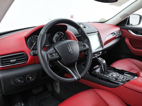 Certified 2022 Maserati Levante GT image 17