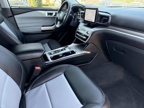 Used 2022 Ford Explorer XLT w/ Equipment Group 202A AWD/4WD image 20
