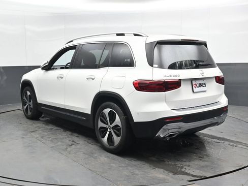 Used 2025 Mercedes-Benz GLB 250 4MATIC image 9