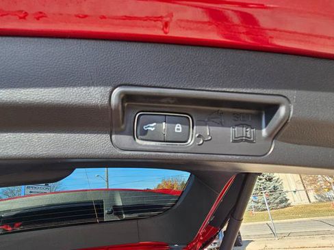 Used 2022 Ford Explorer XLT image 12