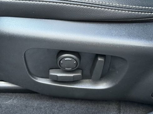 Used 2023 Land Rover Range Rover Velar R-Dynamic S image 16