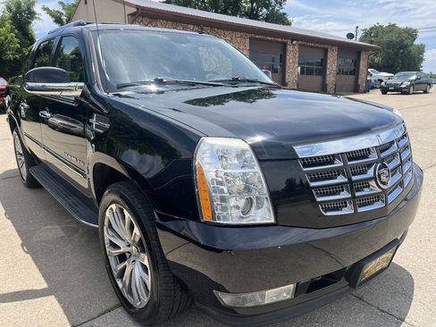 Used 2012 Cadillac Escalade EXT Luxury AWD/4WD image 8