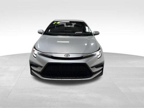 Used 2024 Toyota Corolla SE image 3