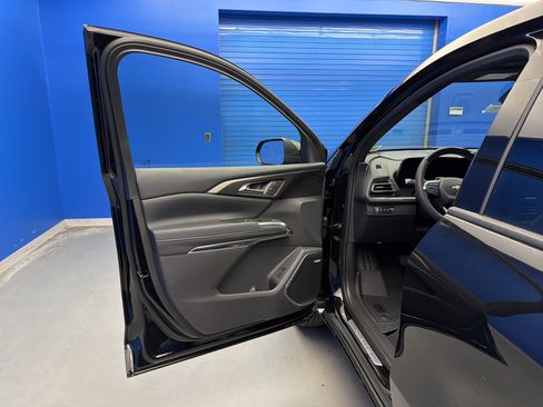 New 2026 Chevrolet Traverse High Country w/ LPO, Floor Liner Package image 10